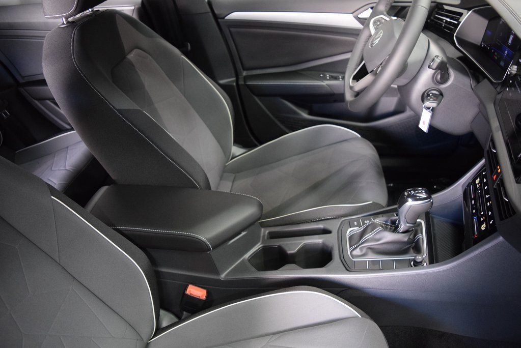 2026 Volkswagen Jetta Sport - Photo 7