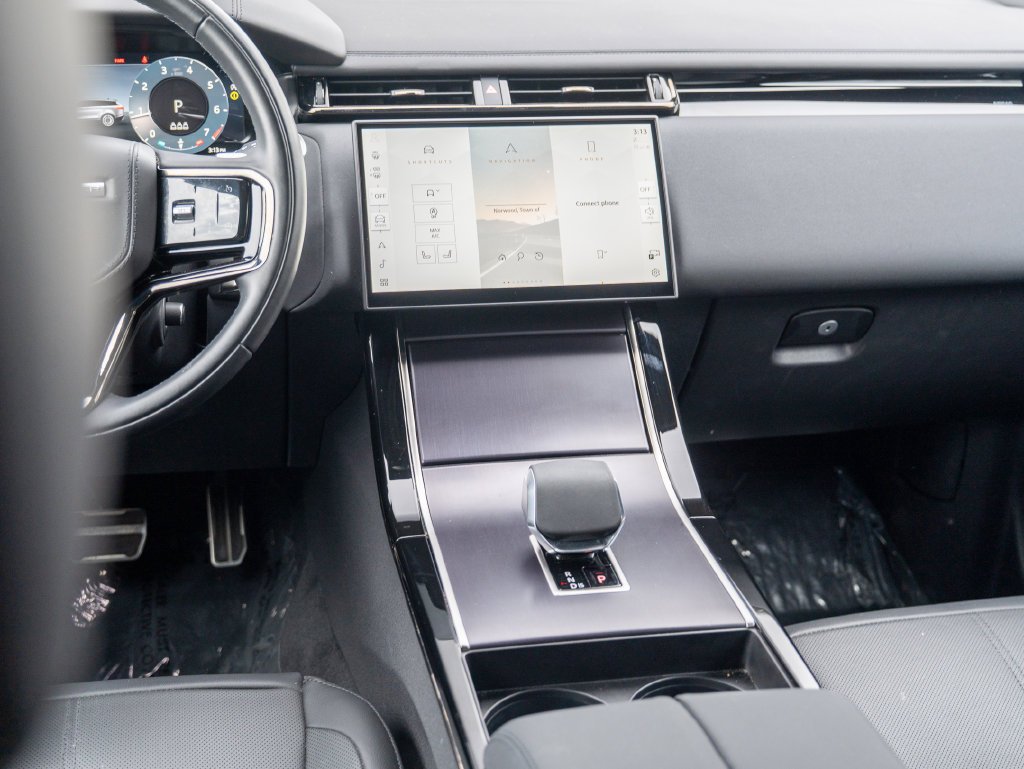 Certified Used 2026 White Land Rover Dynamic SE image 21