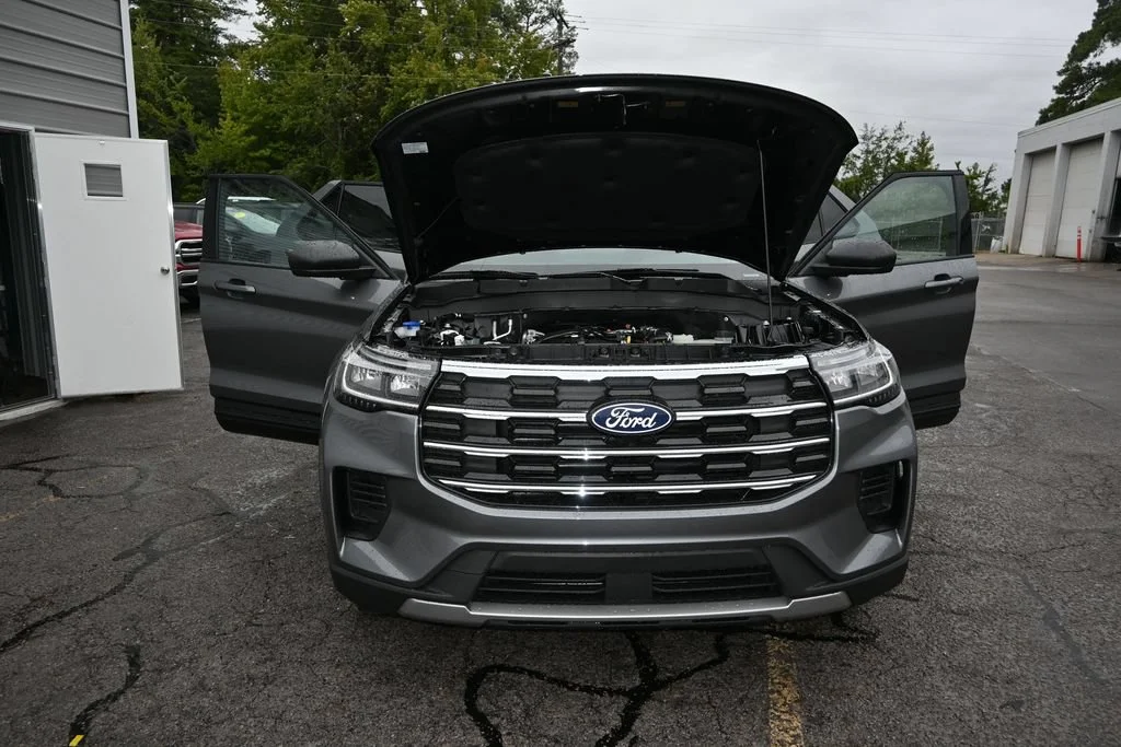 New 2027 Carbonized Gray Metallic Ford Active image 15