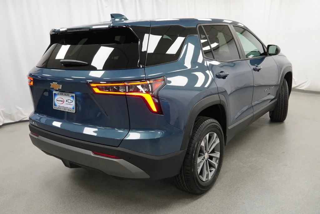2027 Chevrolet Equinox LT - Photo 10