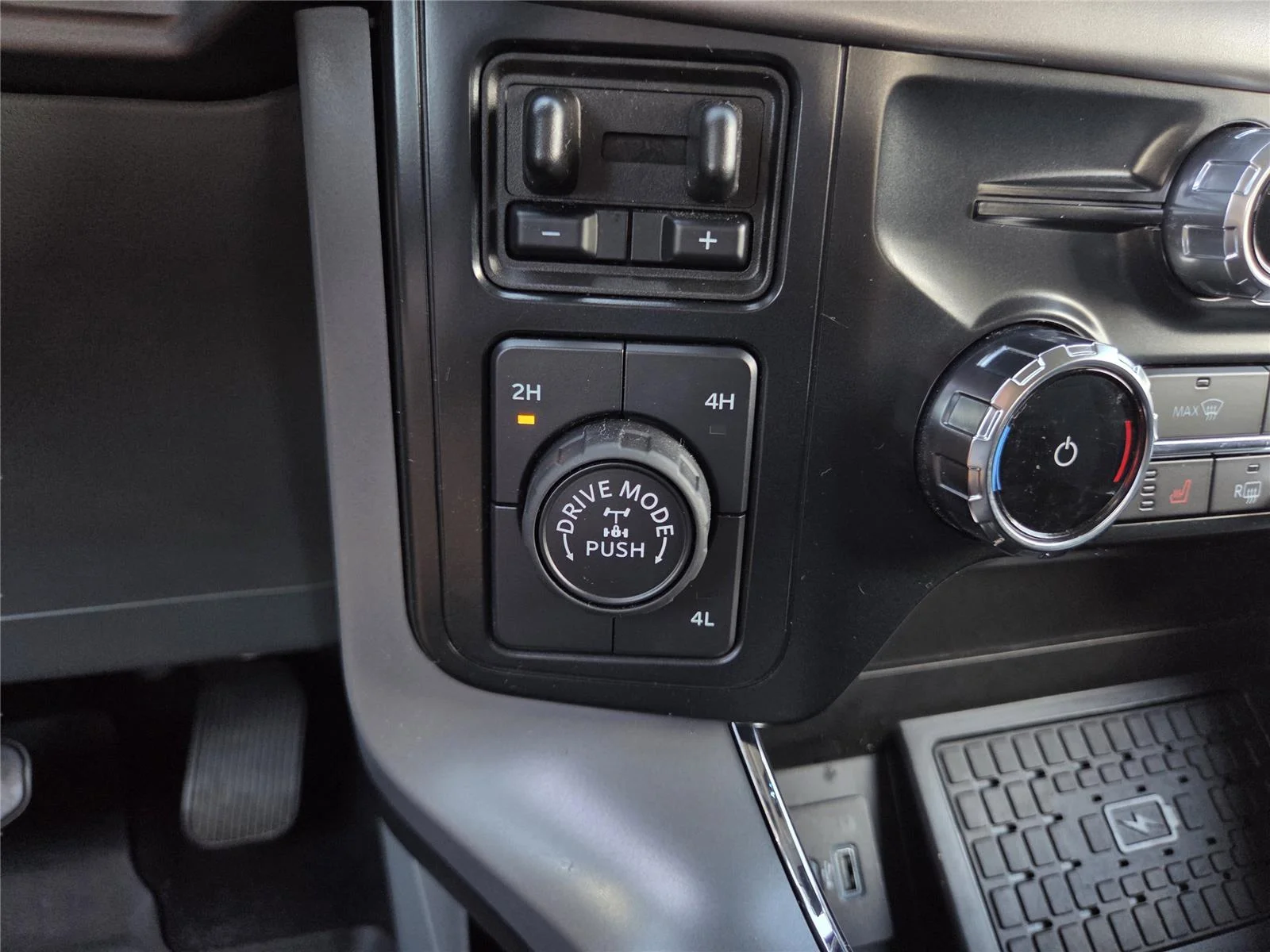 Used 2024 Agate Black Ford XLT image 24