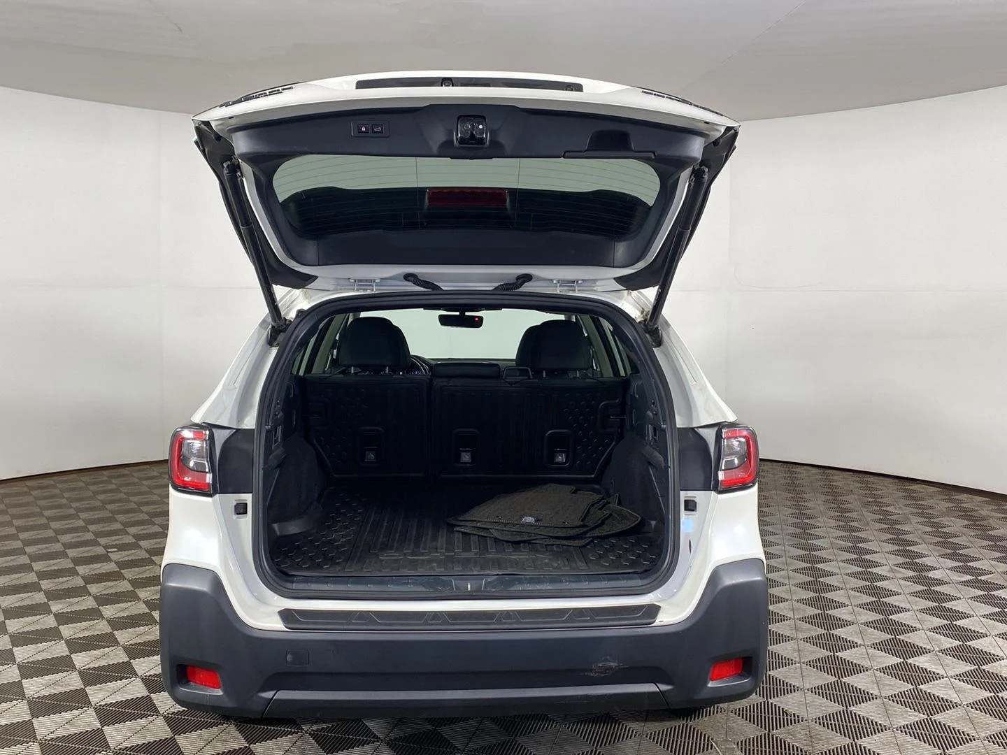 Used 2023 Crystal White Pearl Subaru Onyx Edition image 7