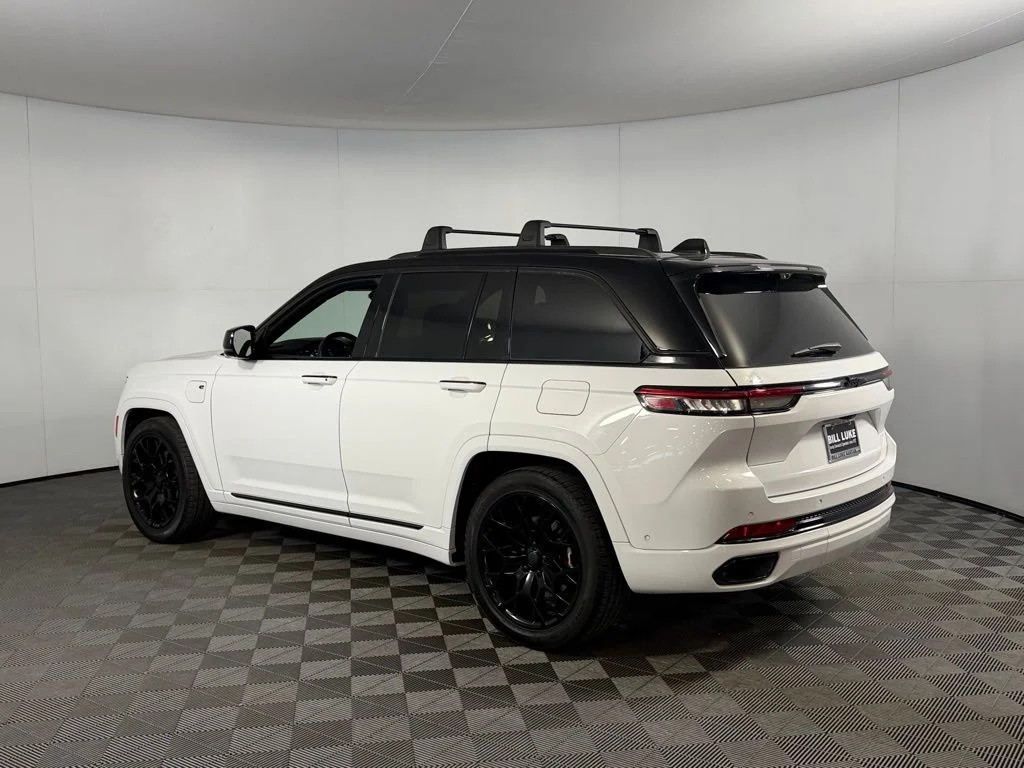 Used 2023 White Jeep Summit Reserve 4xe image 8