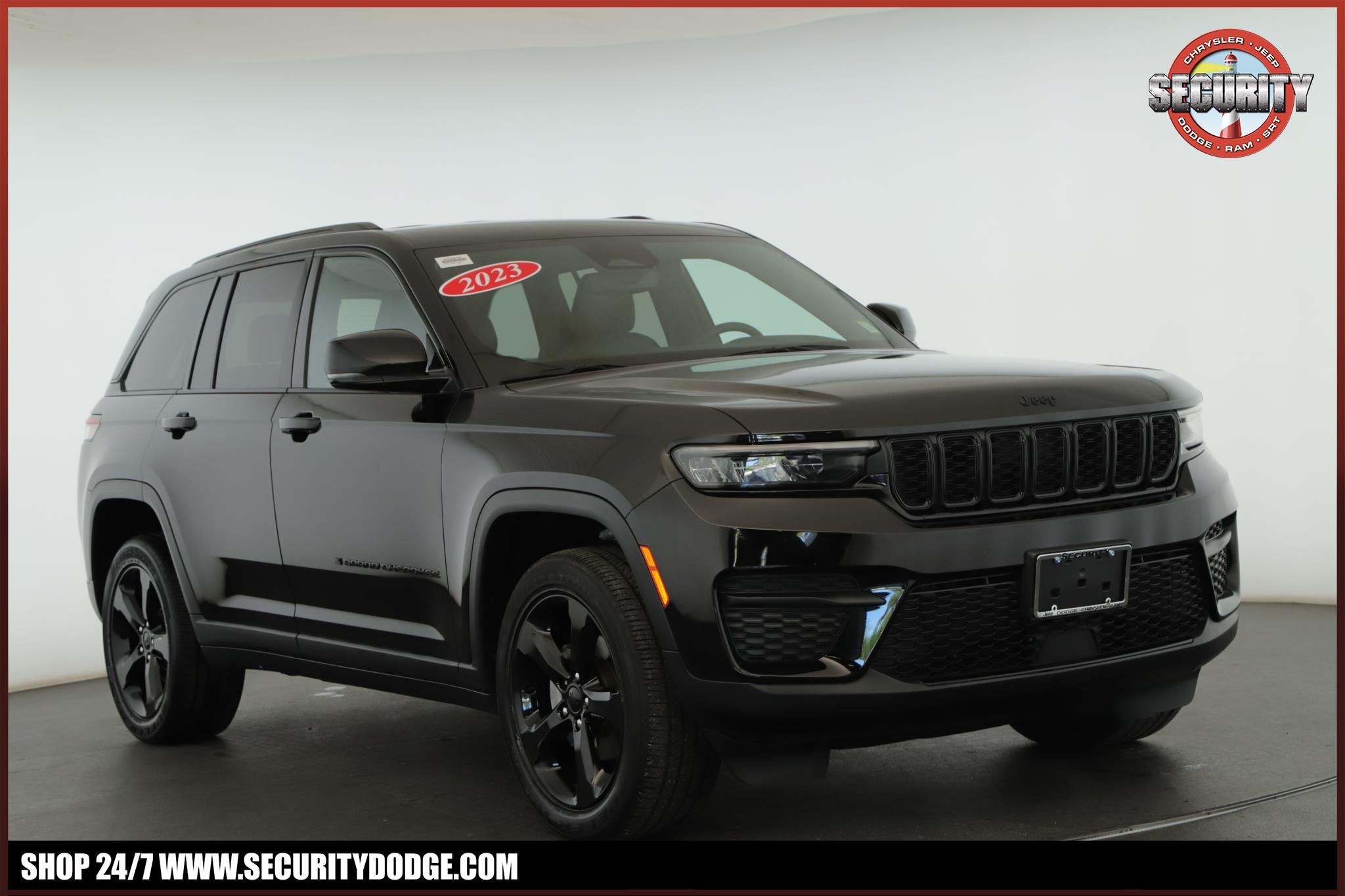 Used 2023 Diamond Black Crystal Pearlcoat Jeep Altitude 4x4 image 1