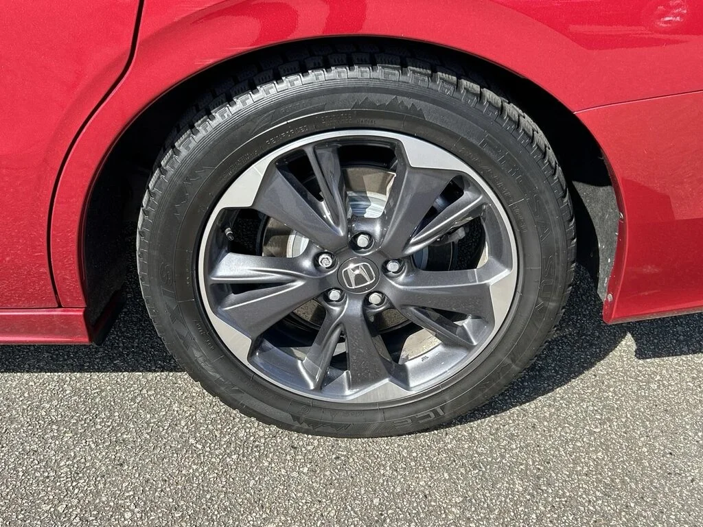 Used 2022 Radiant Red Metallic II Honda Touring No Accident History   Local BC   Clean Tit image 18