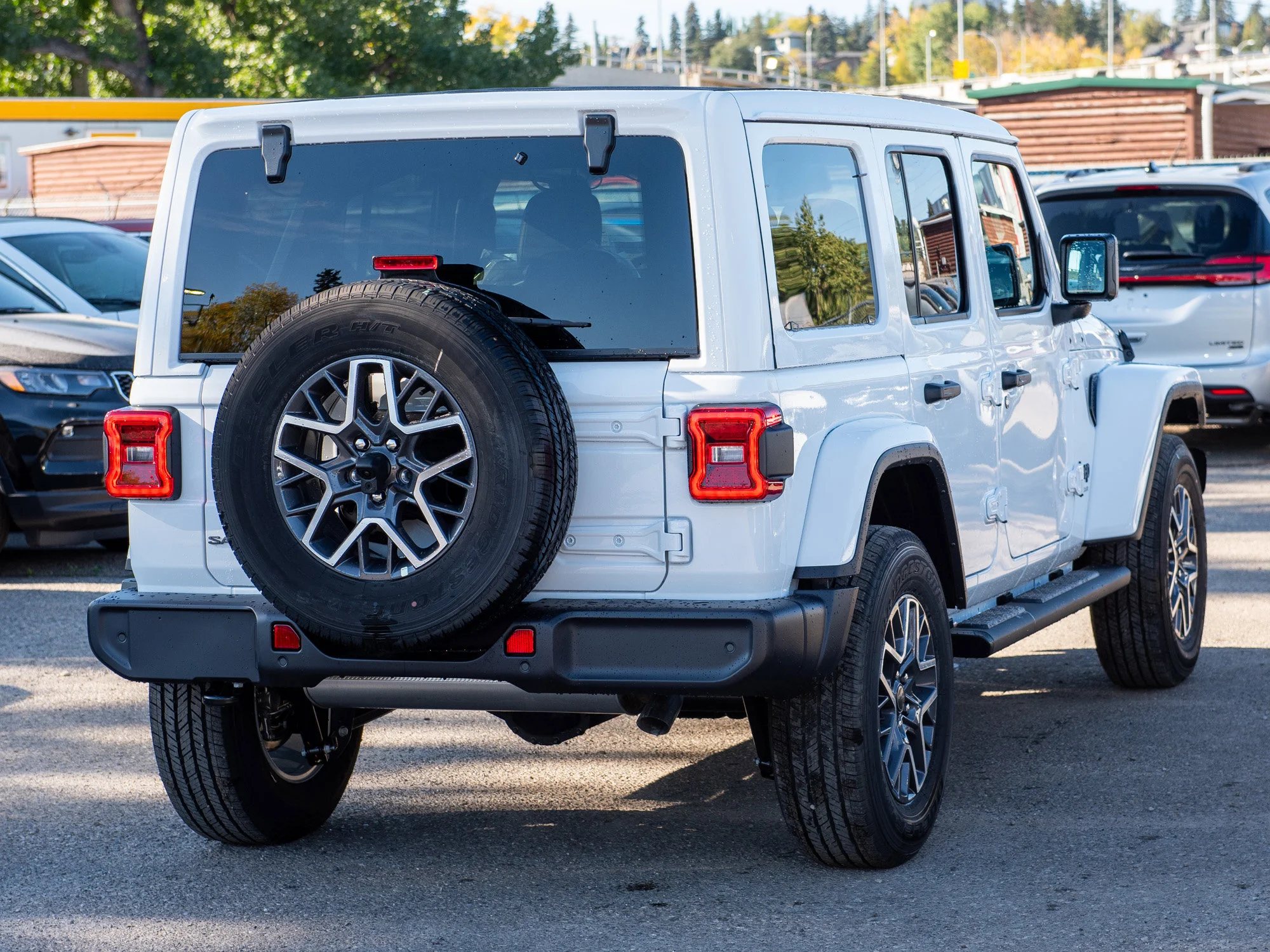 Used 2025 White Jeep Sahara* 4 Door 4x4, 1-Touch Power Top, Safety Group, Heated Leather image 7