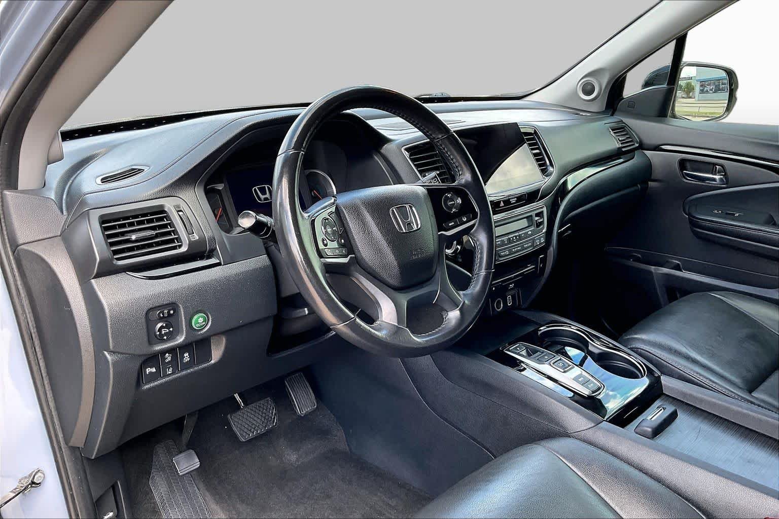 Used 2022 Sonic Gray Pearl Honda Touring 7-Passenger image 18