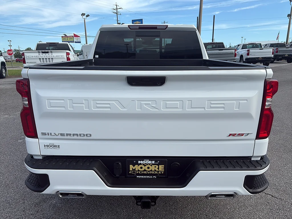 Used 2023 Summit White Chevrolet  image 7