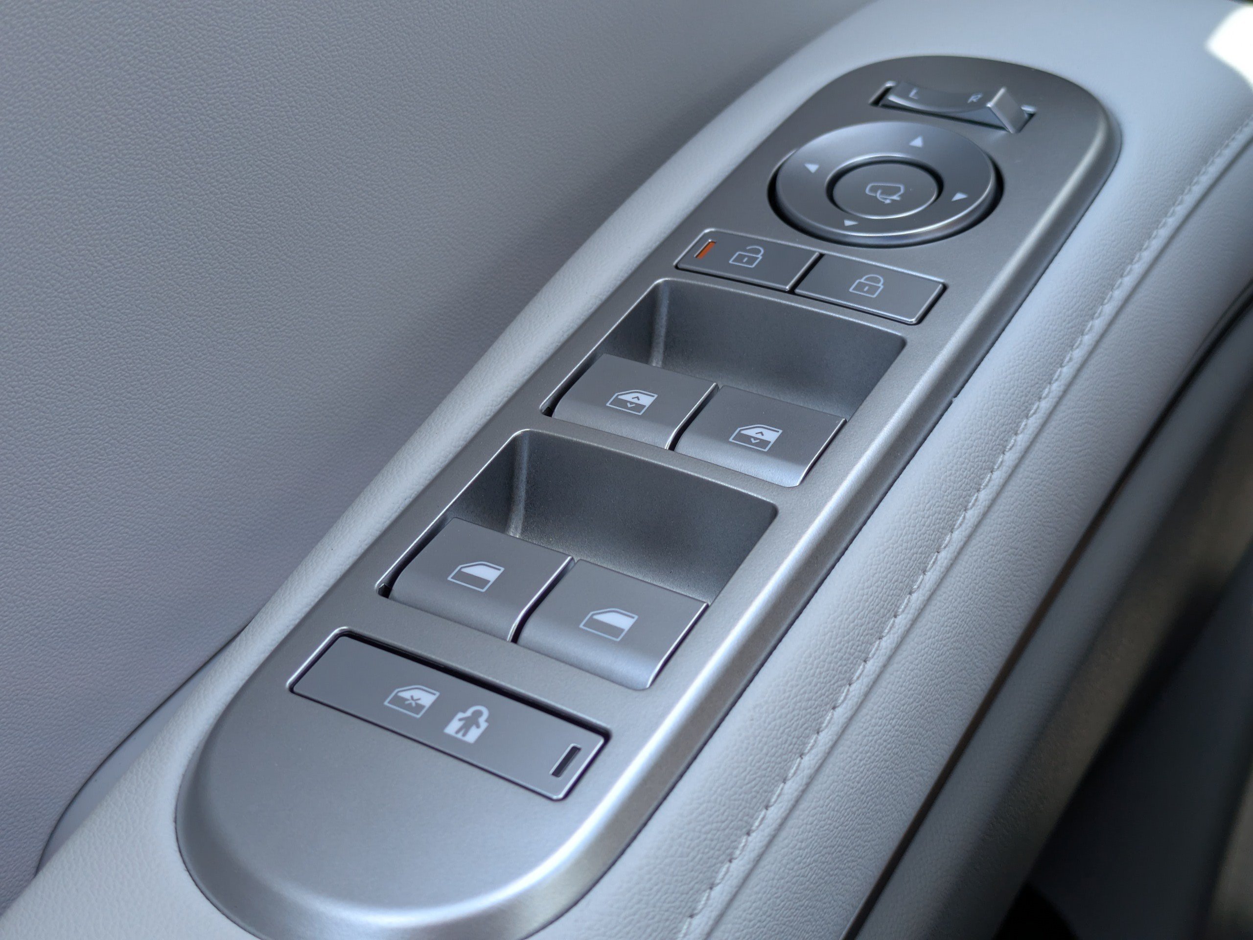 New 2026 Creamy White Pearl Hyundai SEL Premium FWD image 24