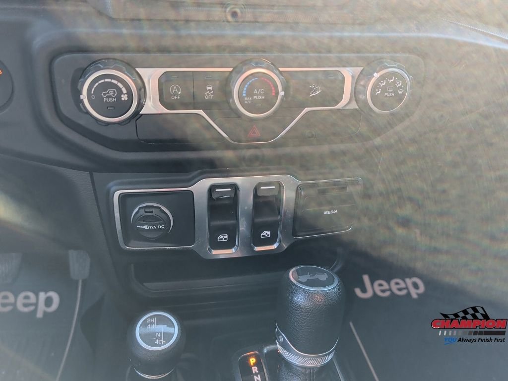 Used 2020 Silver Jeep Sport S image 21