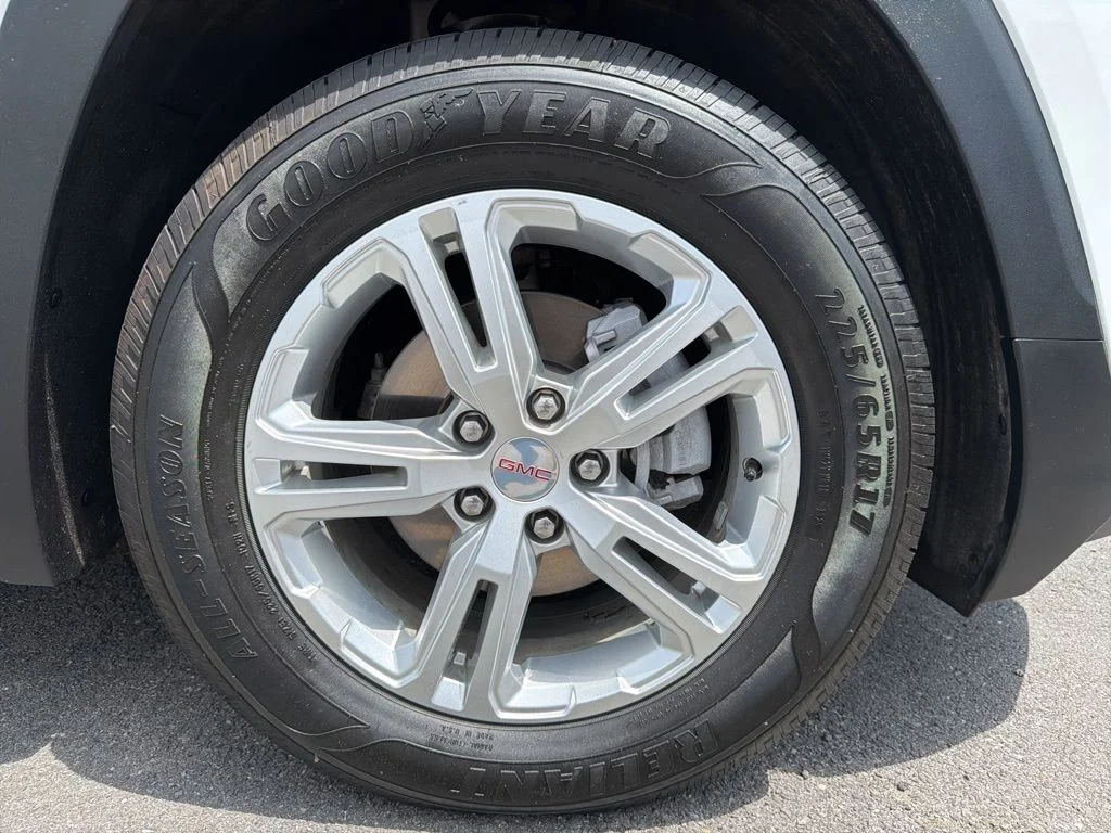 Used 2022 White GMC SLE image 12
