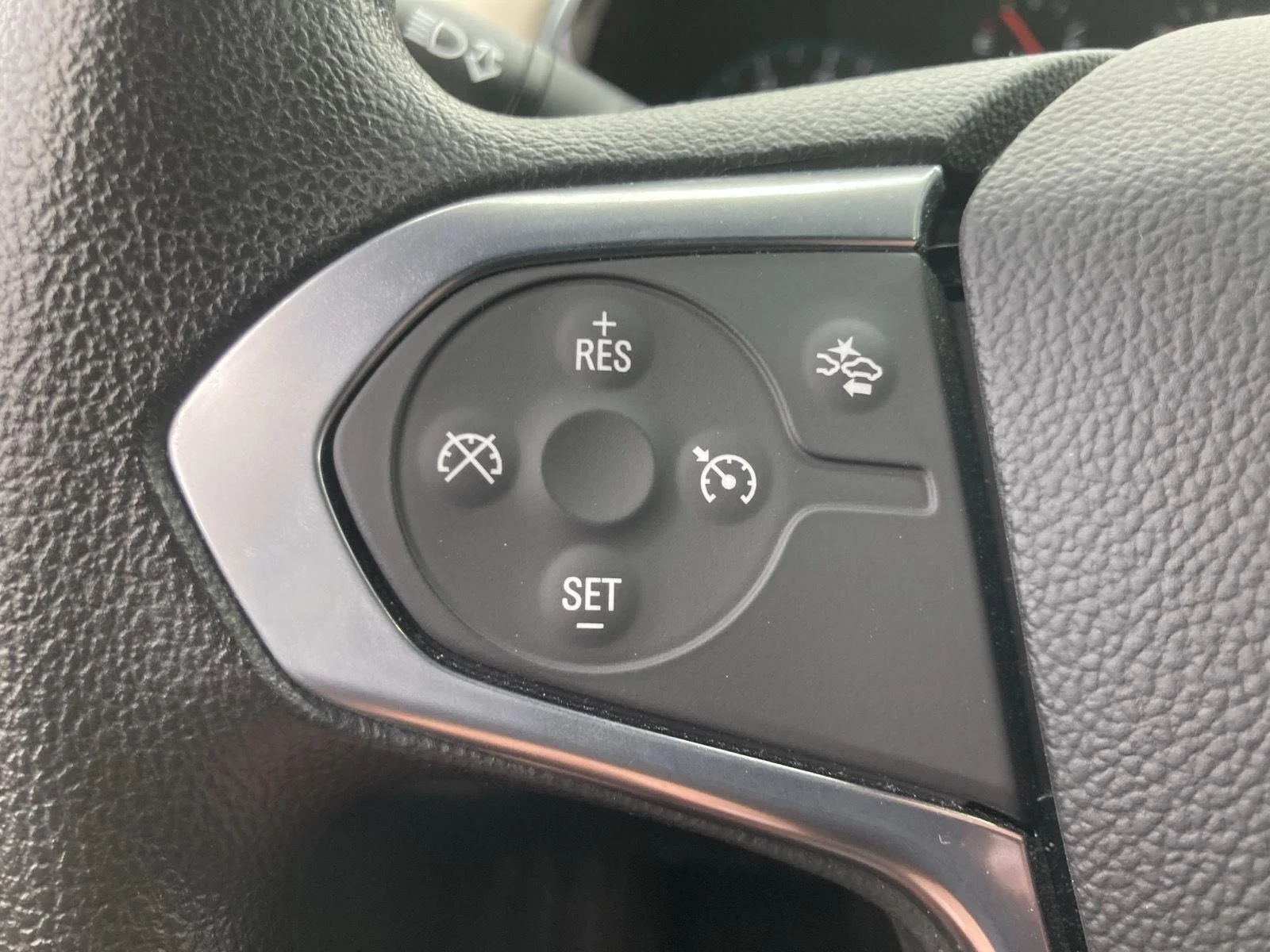 Used 2023 Wh Chevrolet  image 12