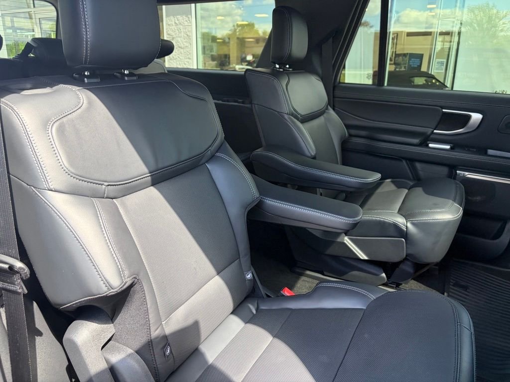 New 2027 Agate Black Metallic Ford MAX Platinum image 27