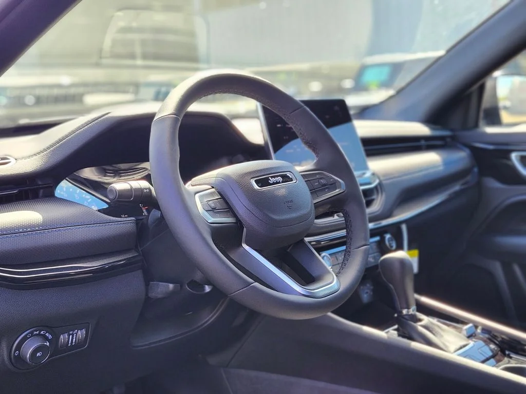 New 2026 Fathom Blue Pearl Coat Jeep Latitude image 19