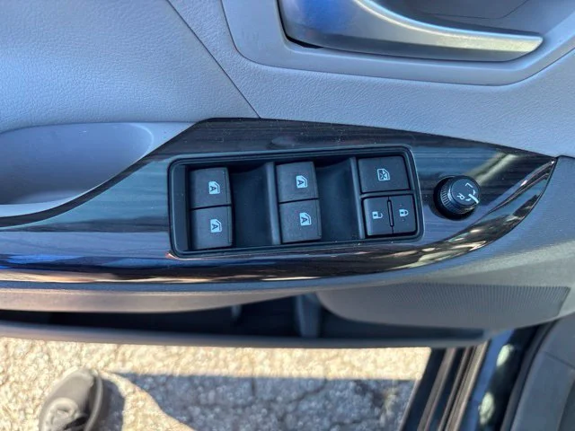 Used 2015 Black Toyota XLE image 11