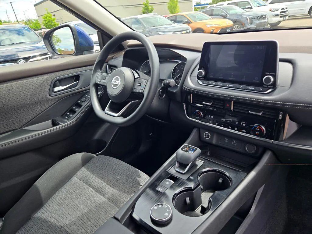 Used 2021 Blue Nissan SV image 6