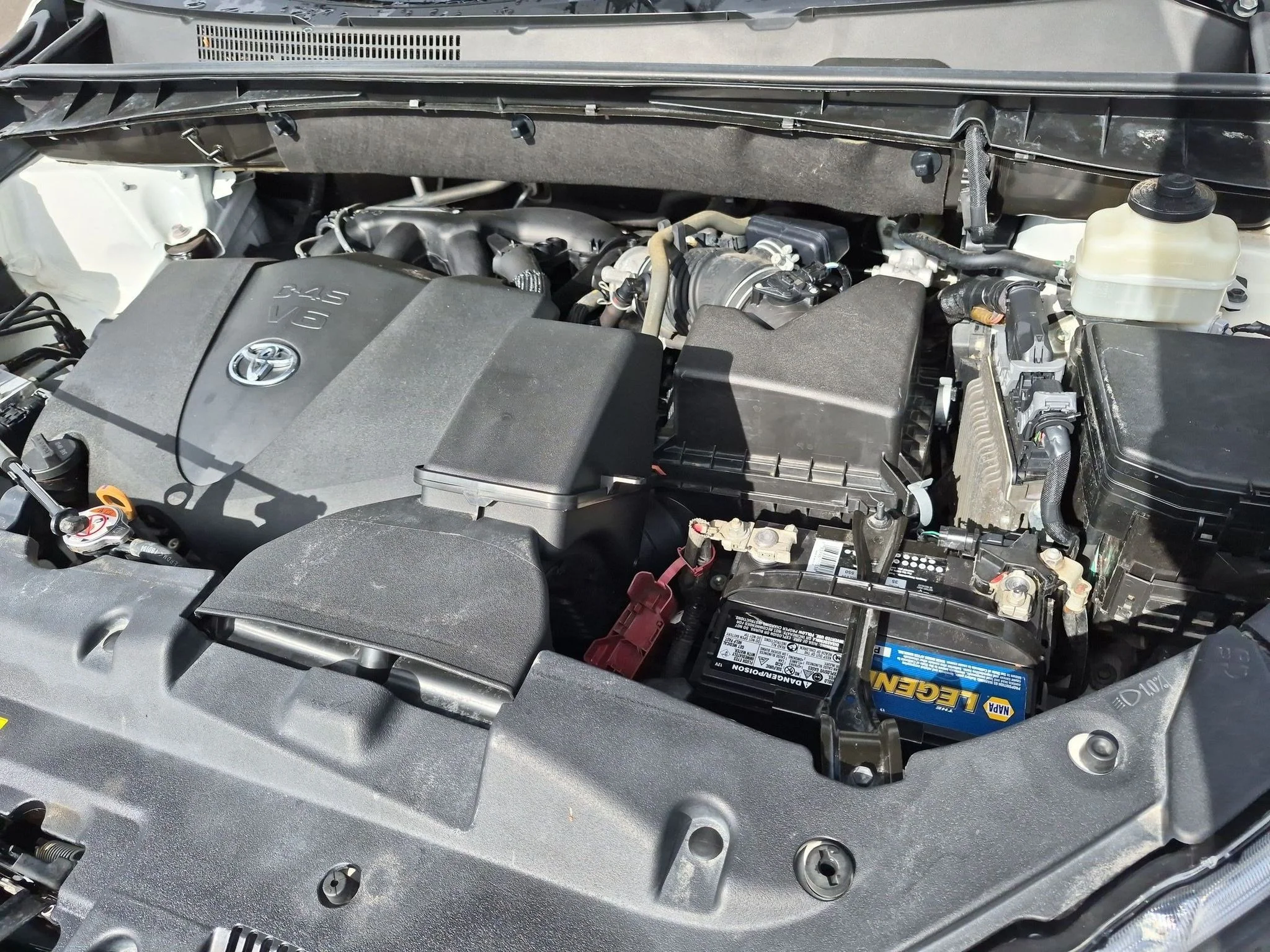 Used 2018 Blizzard Pearl Toyota XLE image 25
