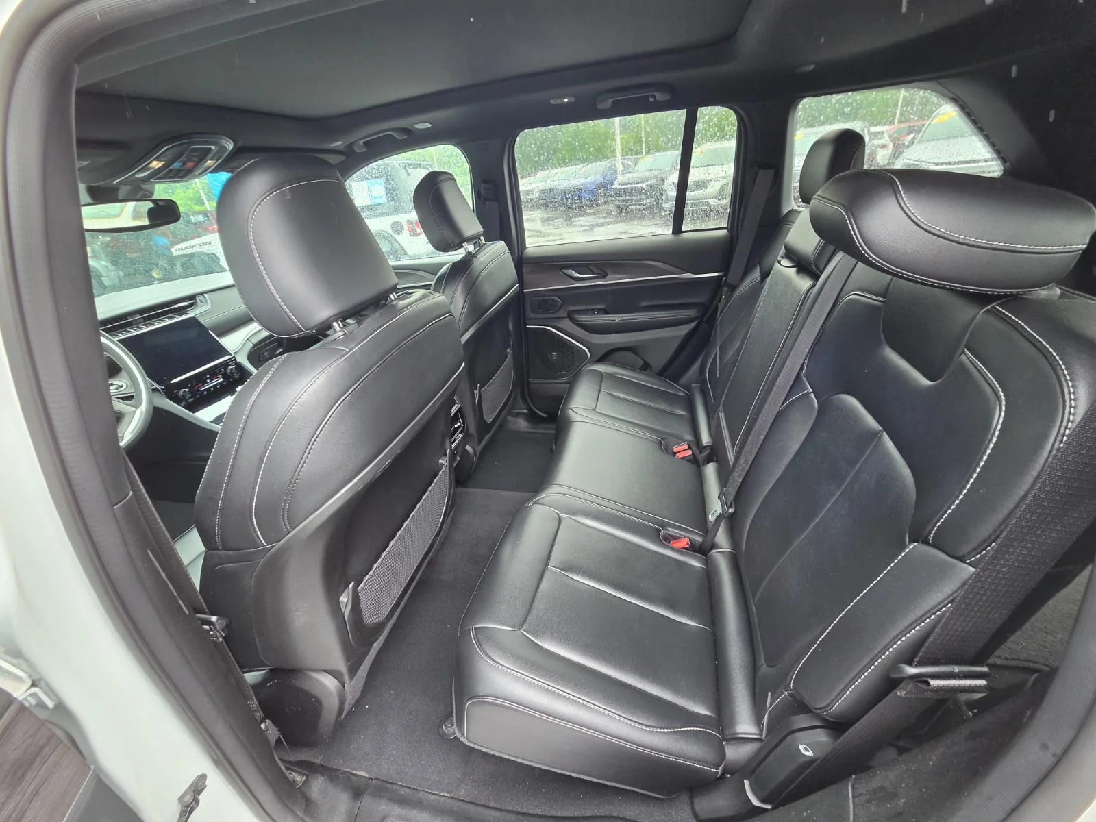 Used 2024 White Jeep 4x4 image 9