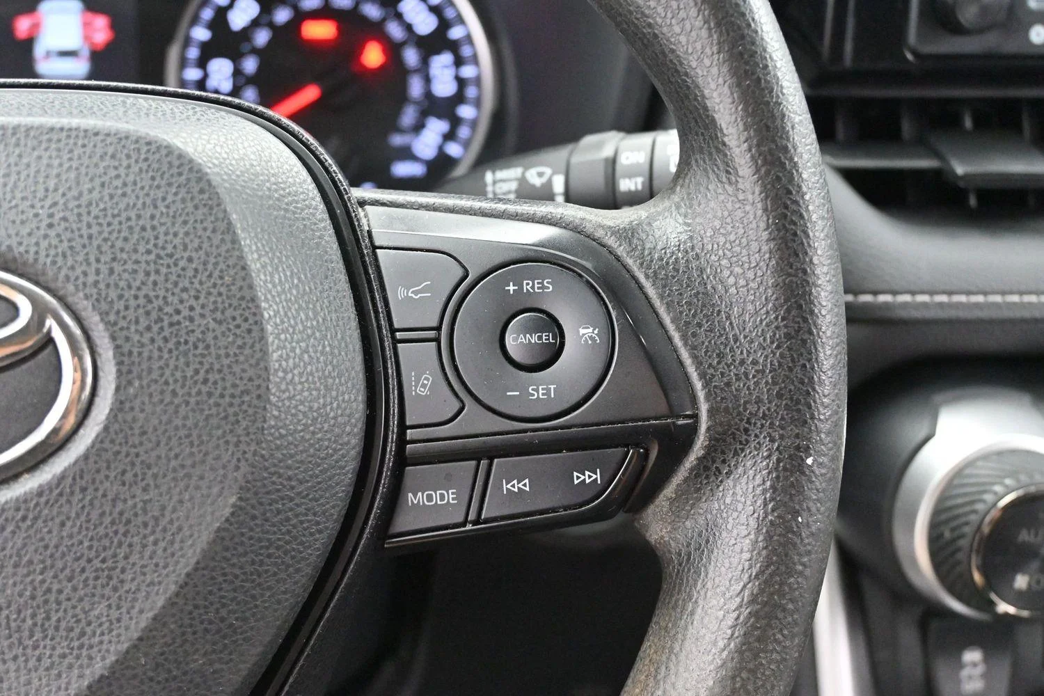 Used 2022 White Toyota XLE image 15