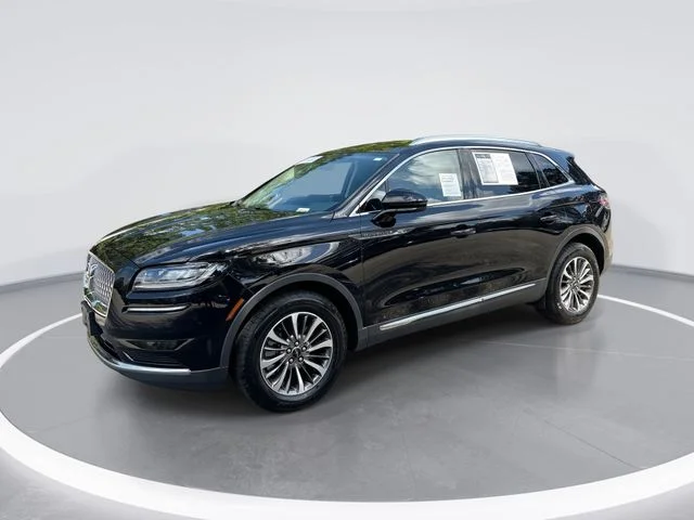Used 2023 Black Lincoln Reserve image 1