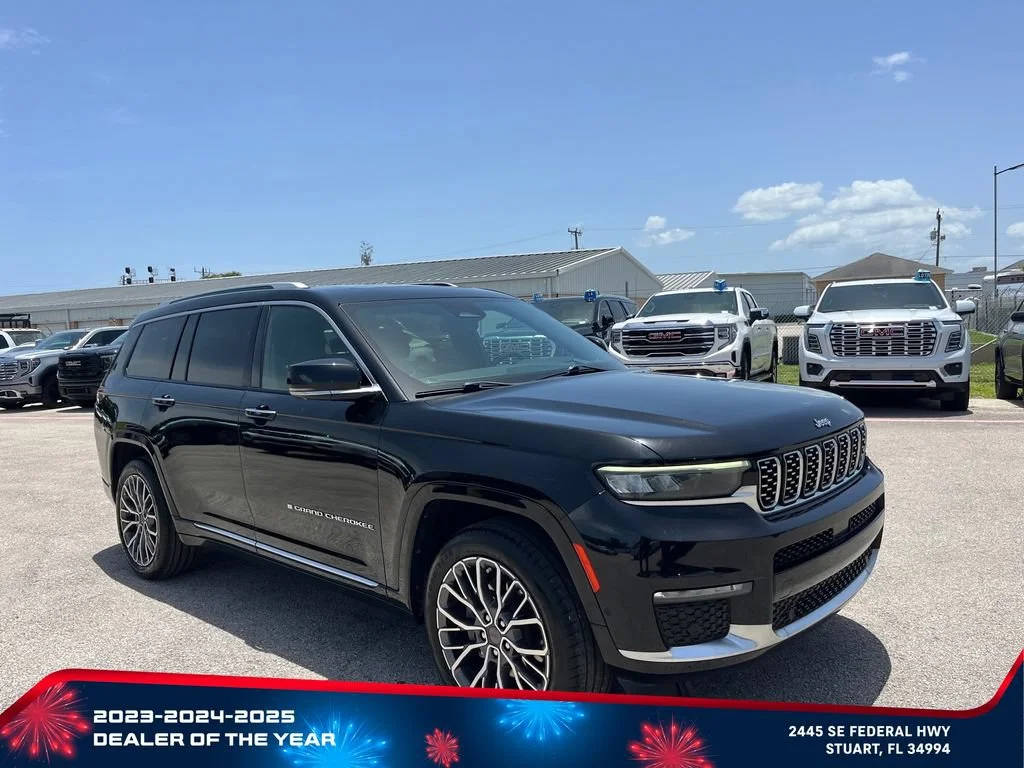 Used 2021 Black Jeep Summit Reserve 4x4 image 2