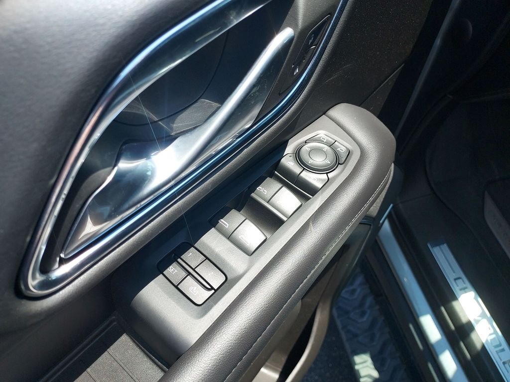 Used 2023 Gray Chevrolet Z71 image 11