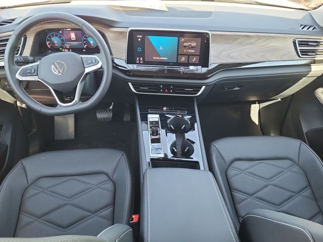 New 2026 White/off-white Volkswagen SE w/Technology image 14