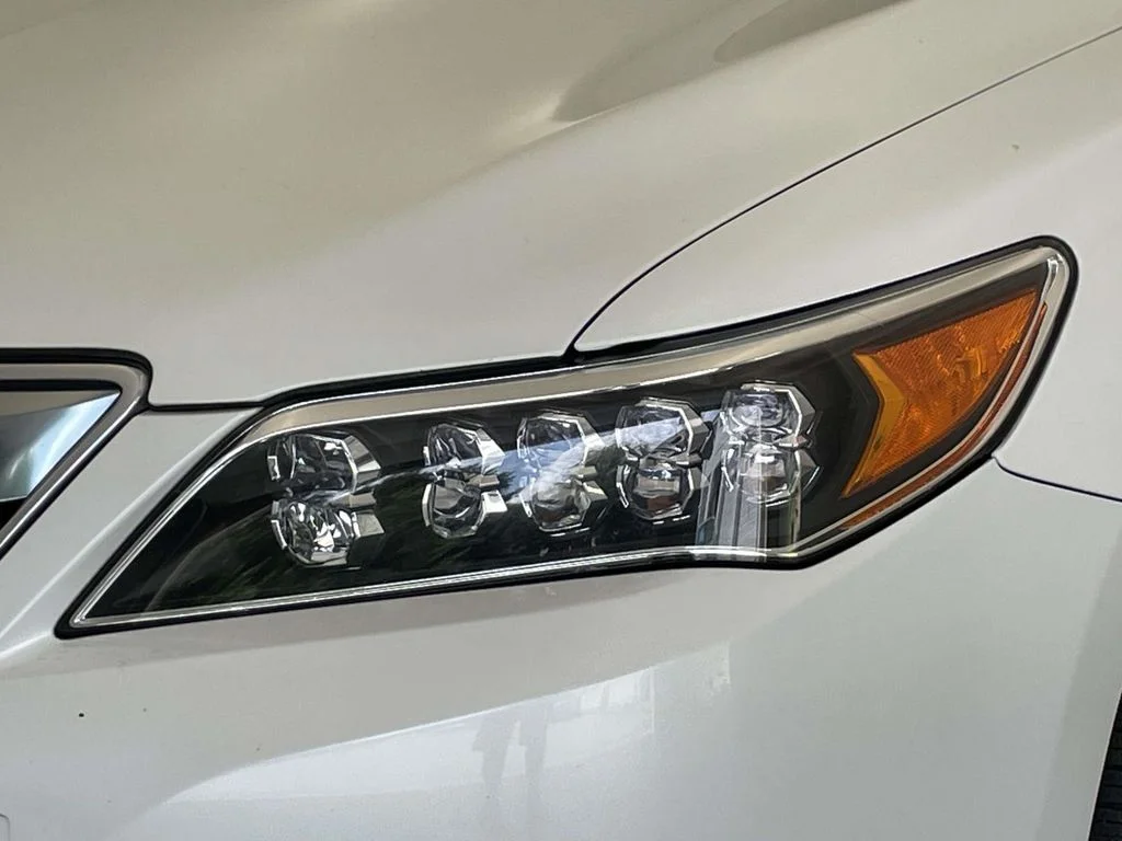 Used 2016 White Acura Base image 9