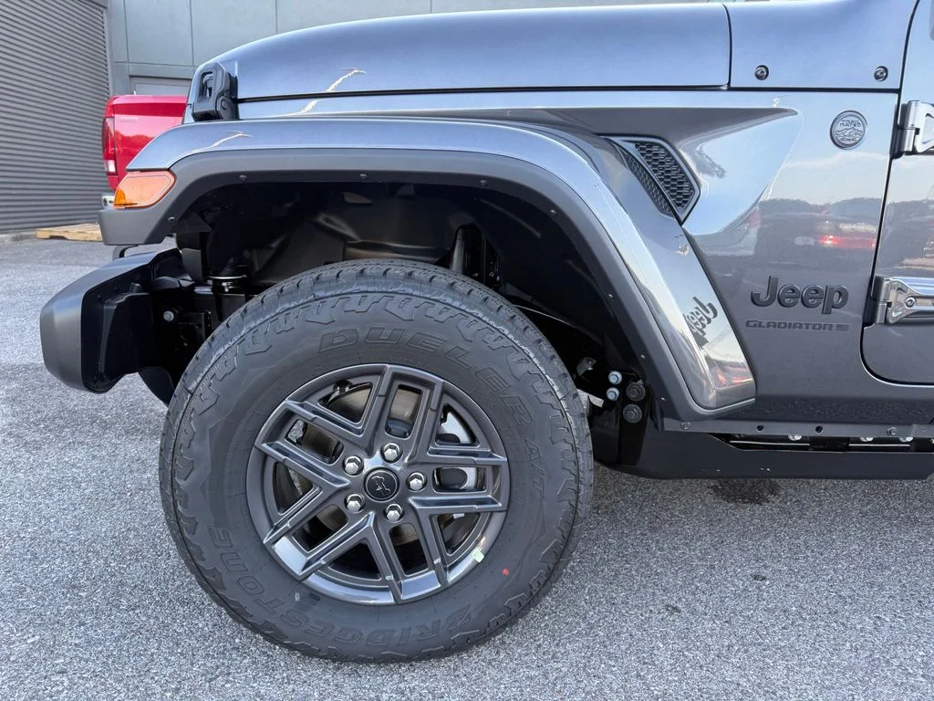 New 2026 Granite Crystal Metallic Clear-Coat Exterior Paint Jeep Sport S image 27