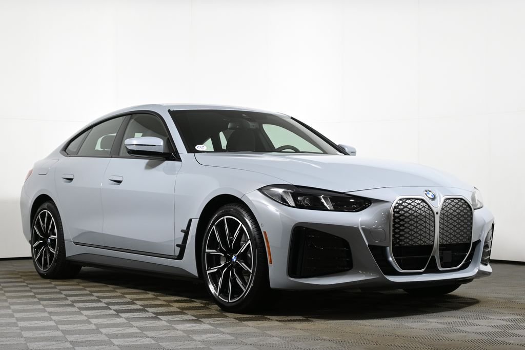 Used 2026 Gray BMW xDrive40 image 9