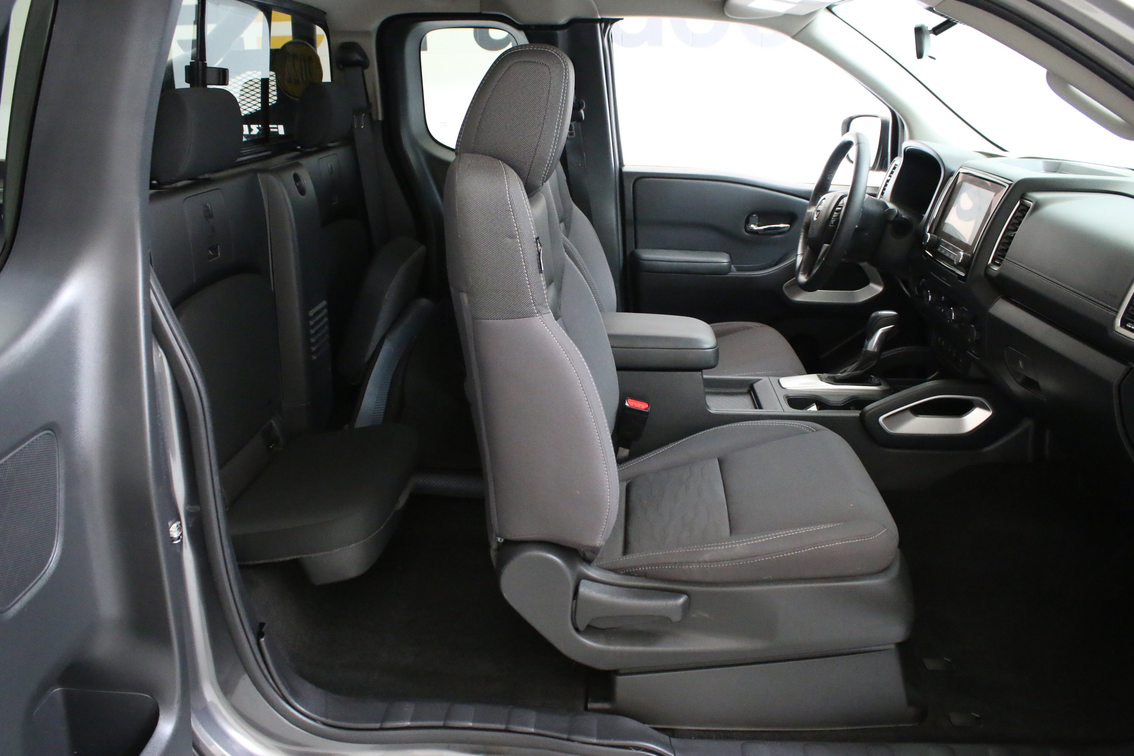 Used 2022 Gray Nissan King Cab SV 4x4 image 28