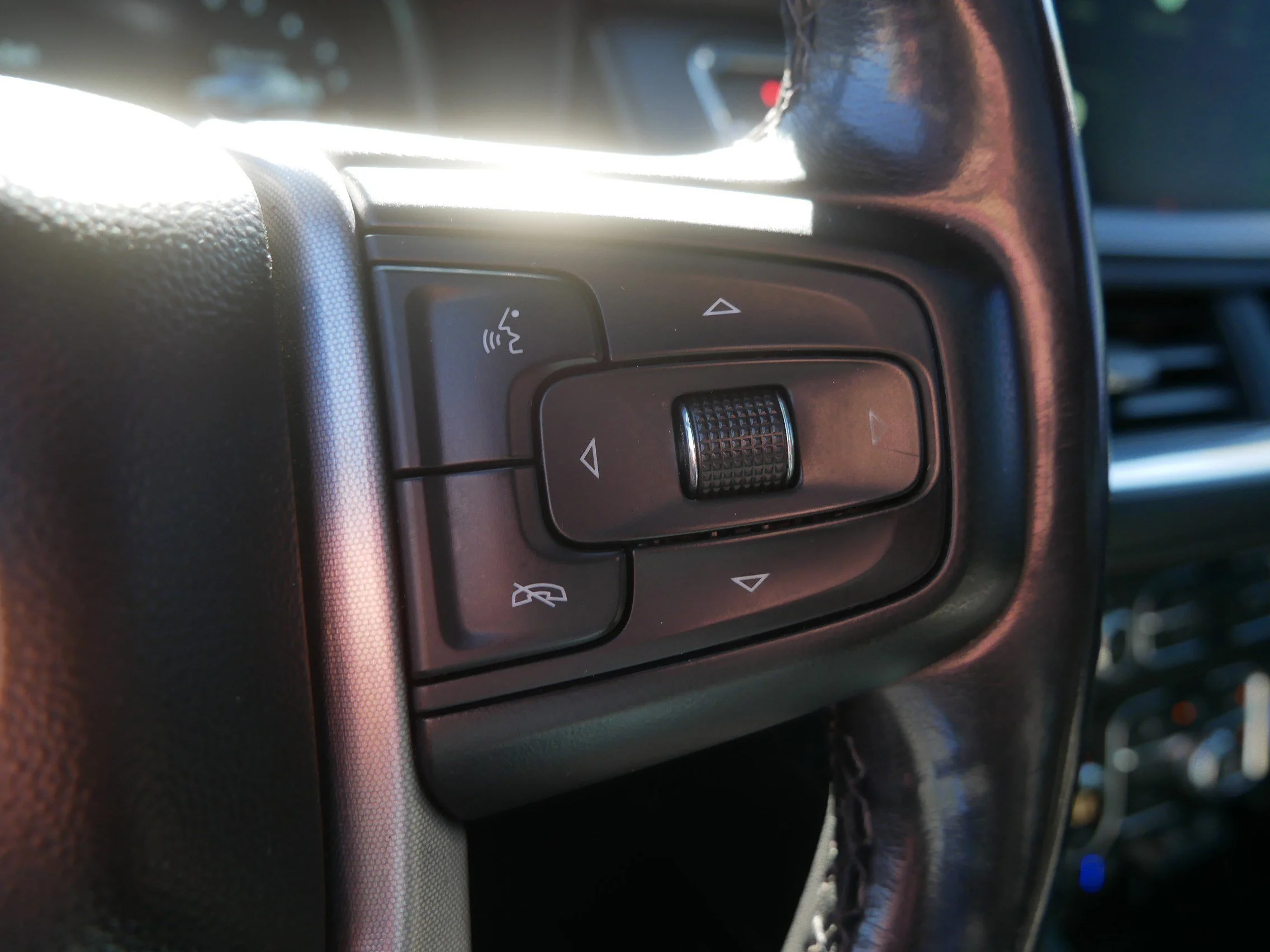 2022 GMC Yukon XL SLT - Photo 28