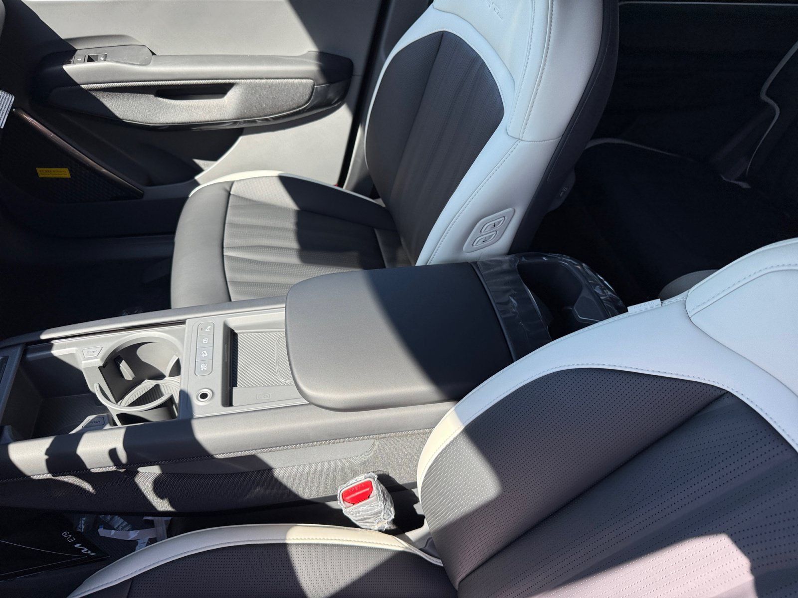 New 2026 Glacial White Pearl / Black Ro Kia GT-Line AWD image 14