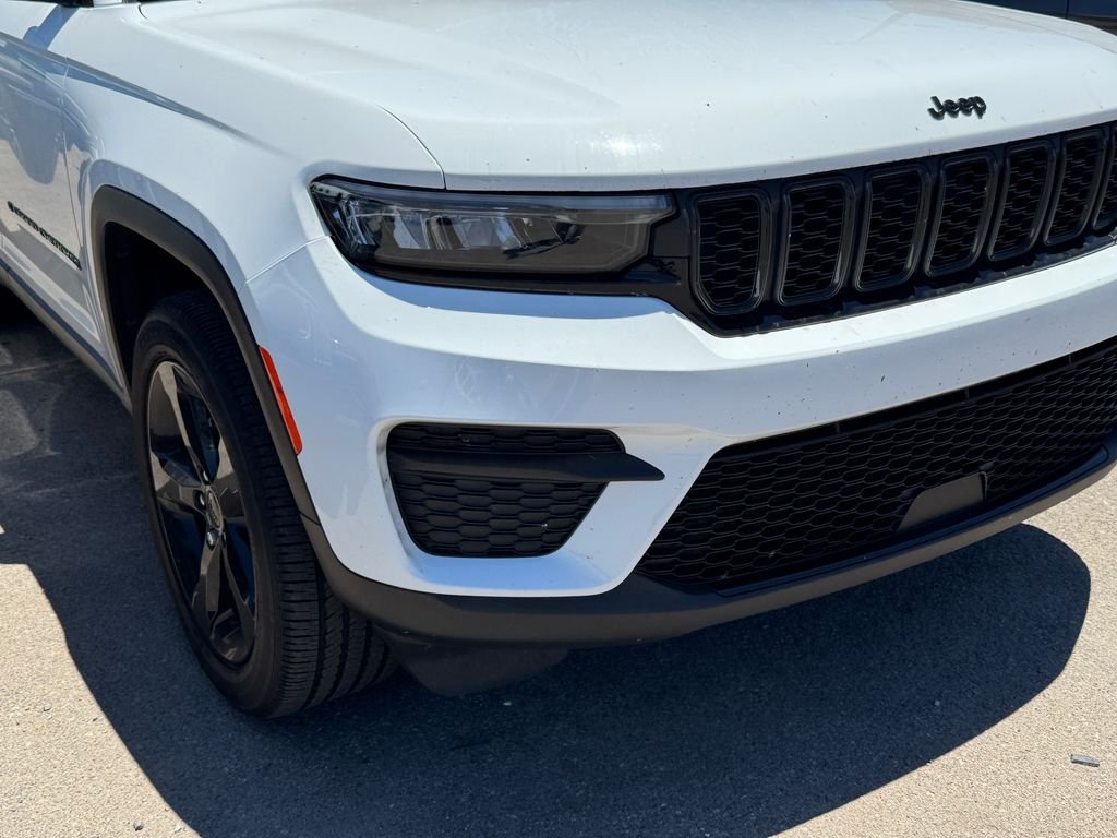 Used 2024 White Jeep Altitude X image 11