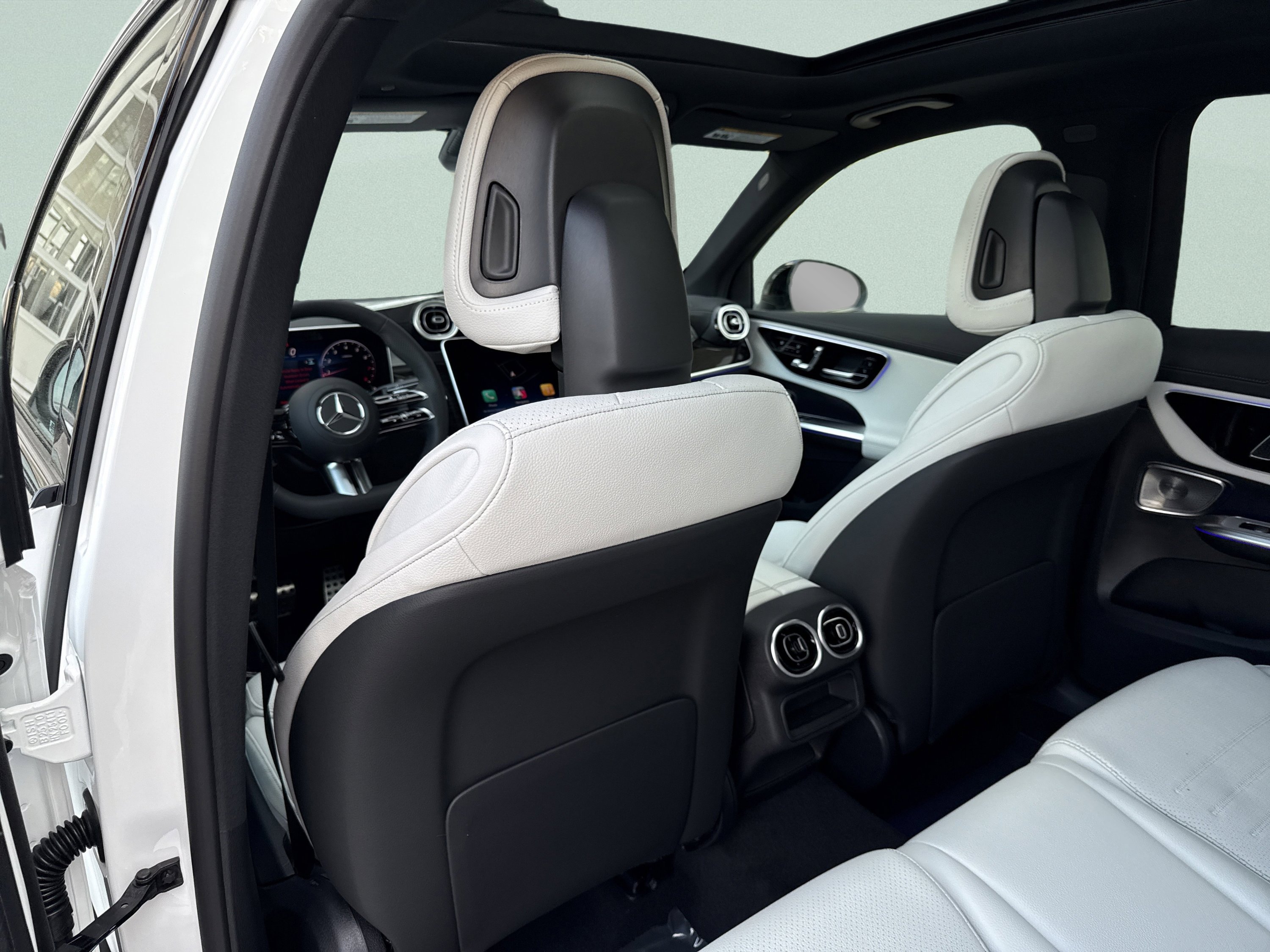 Certified Used 2026 Polar White Mercedes-Benz GLC 300 image 22
