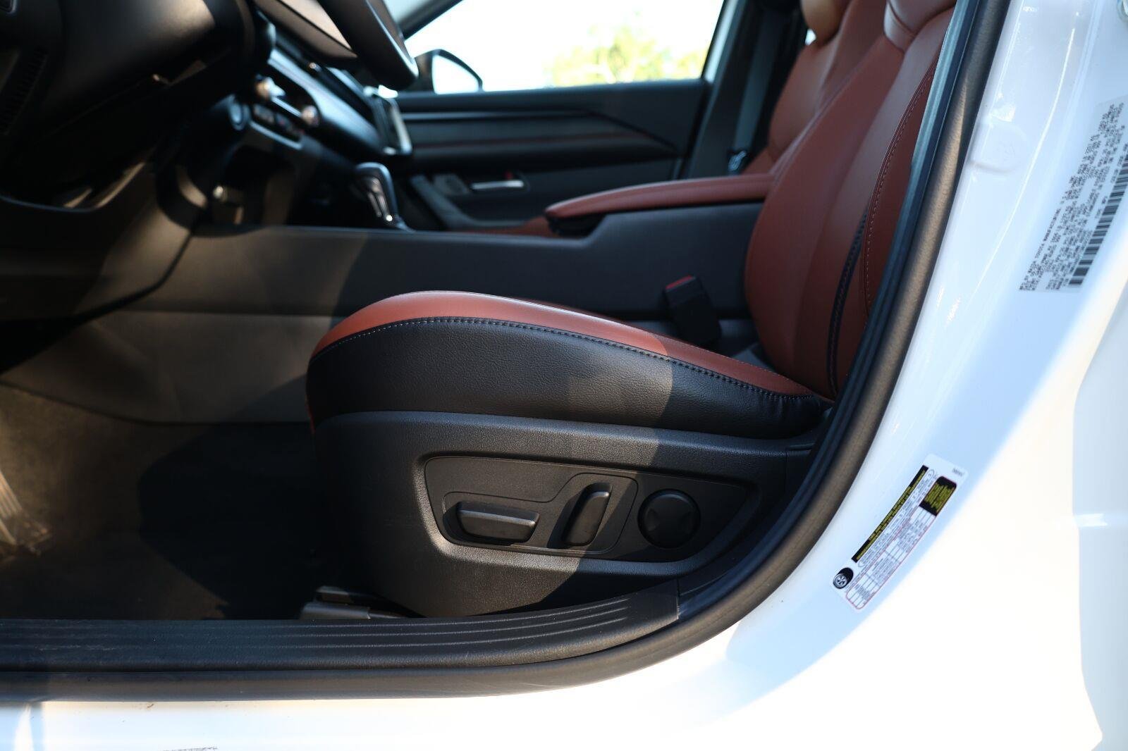 Certified Used 2025 Wind Chill Pearl Mazda 2.5 Turbo Premium Package image 14