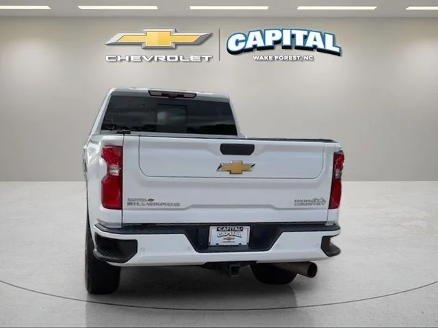 Used 2024 White Chevrolet High Country image 4