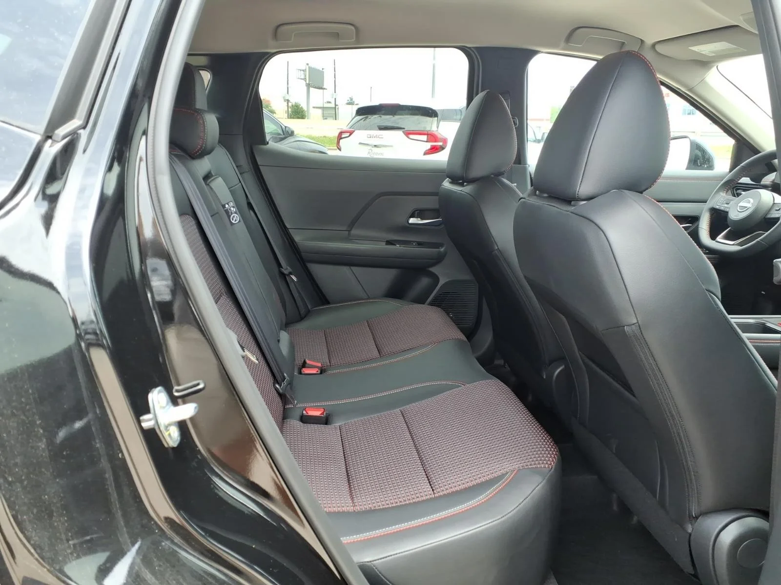2026 Nissan Kicks SR - 11