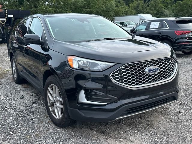 Used 2024 Black Ford SEL image 1