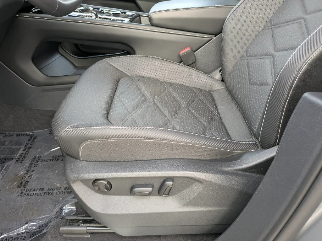 Used 2024 Silver Volkswagen 2.0T SE w/Technology image 19