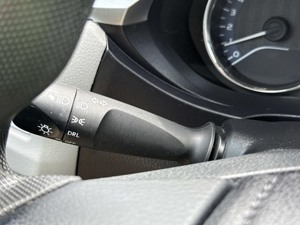 Used 2014 Red Toyota LE image 39