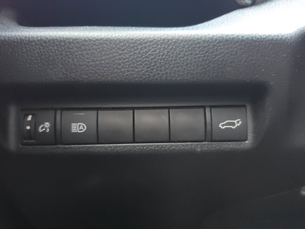 Used 2020 Gray Toyota XLE image 9