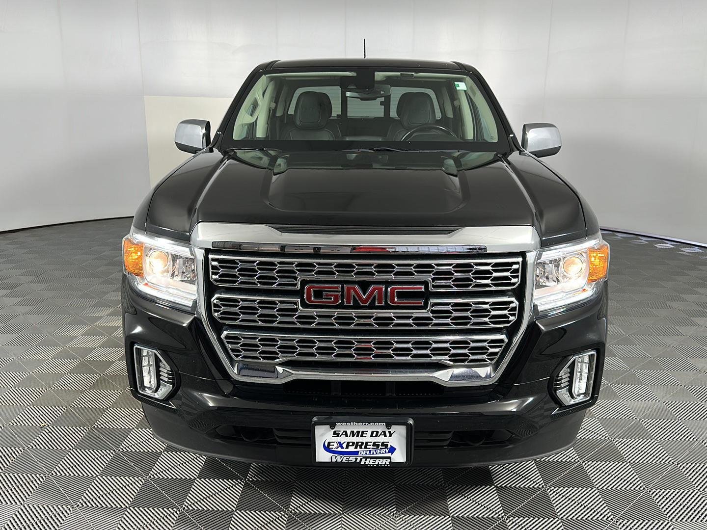 Used 2022 Onyx Black GMC 4WD Denali image 3