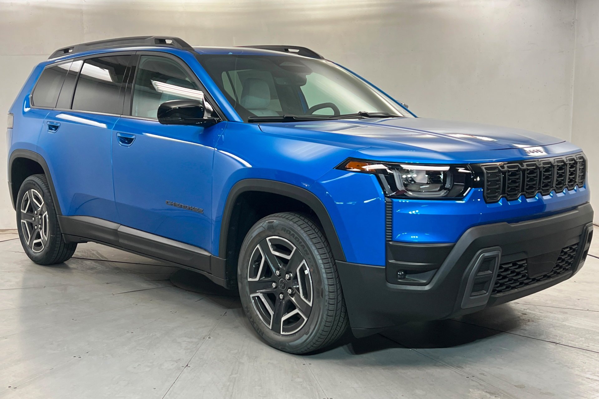 New 2026 Hydro Blue Pearl-Coat Exterior Paint Jeep Limited image 8