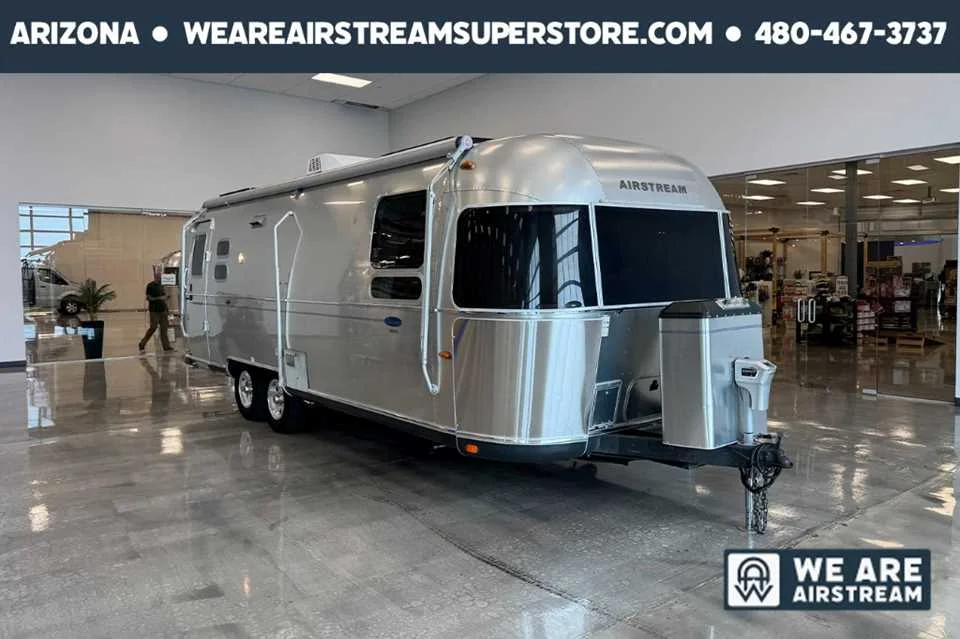 Used 2011 SILVER AIRSTREAM  image 1