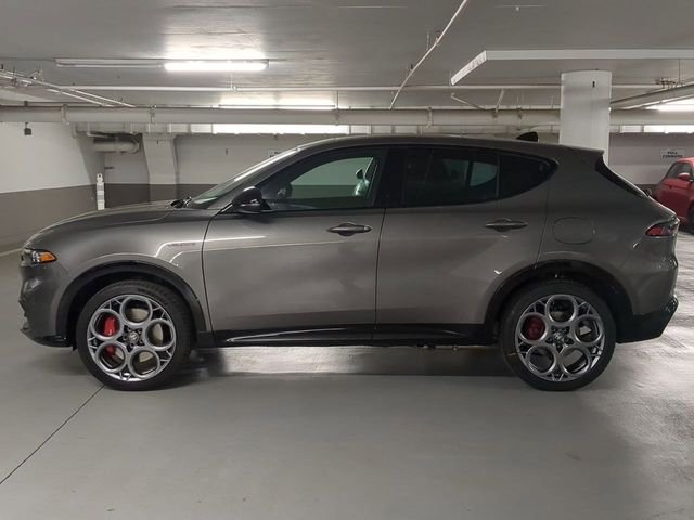 New 2025 Grigio (Gray) Ascari Metallic Exterior Paint Alfa Romeo Base image 4