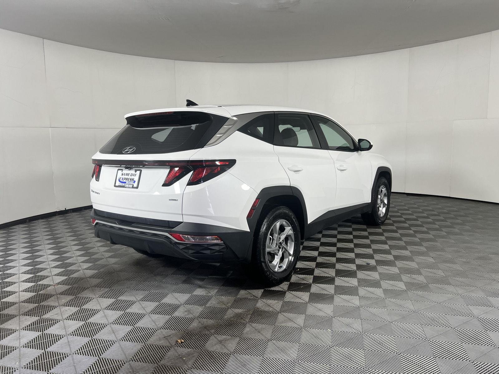 Used 2024 White Pearl Hyundai SE image 19