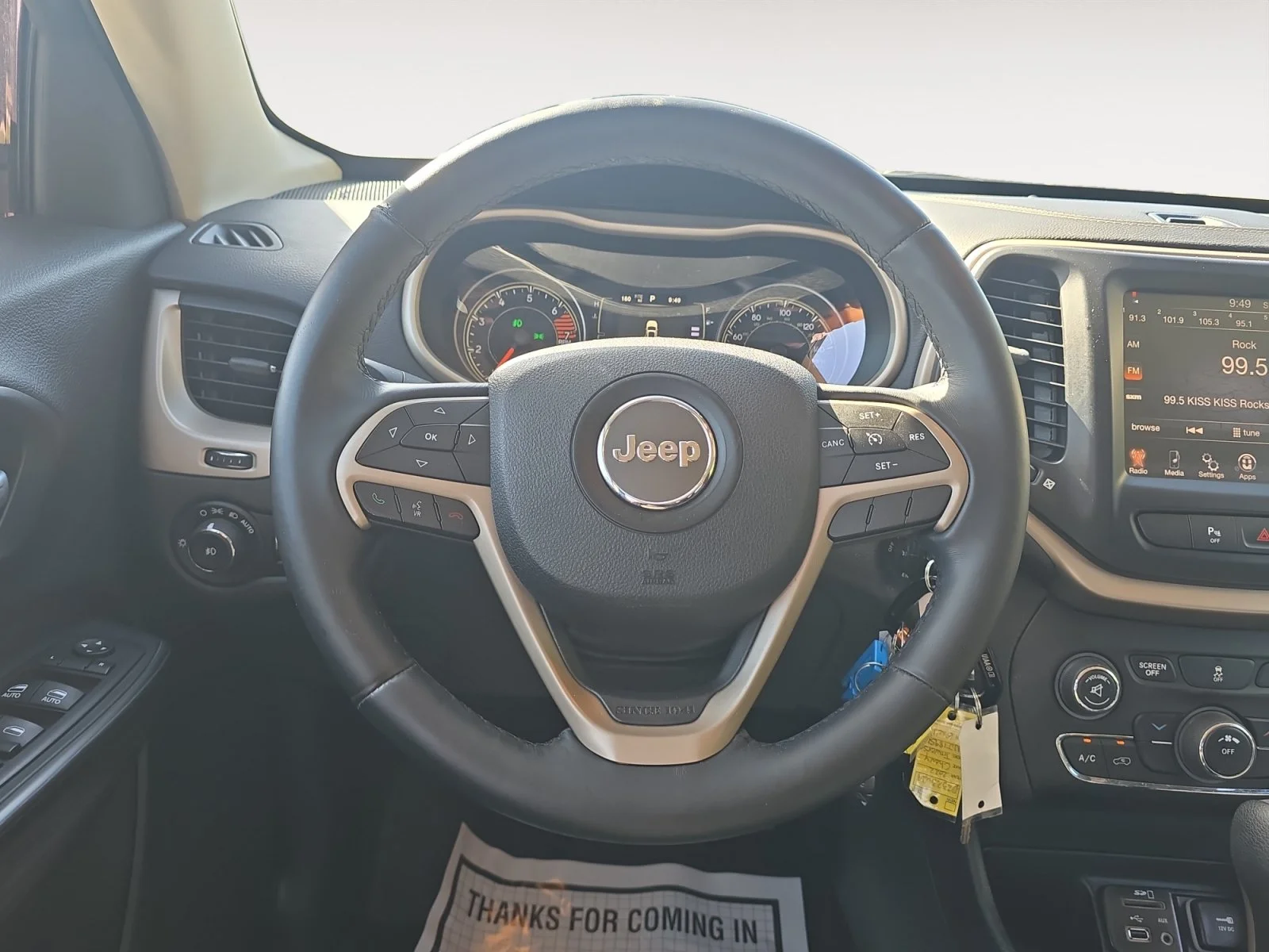 Used 2016 Brilliant Black Crystal Pearlcoat Jeep Latitude image 13