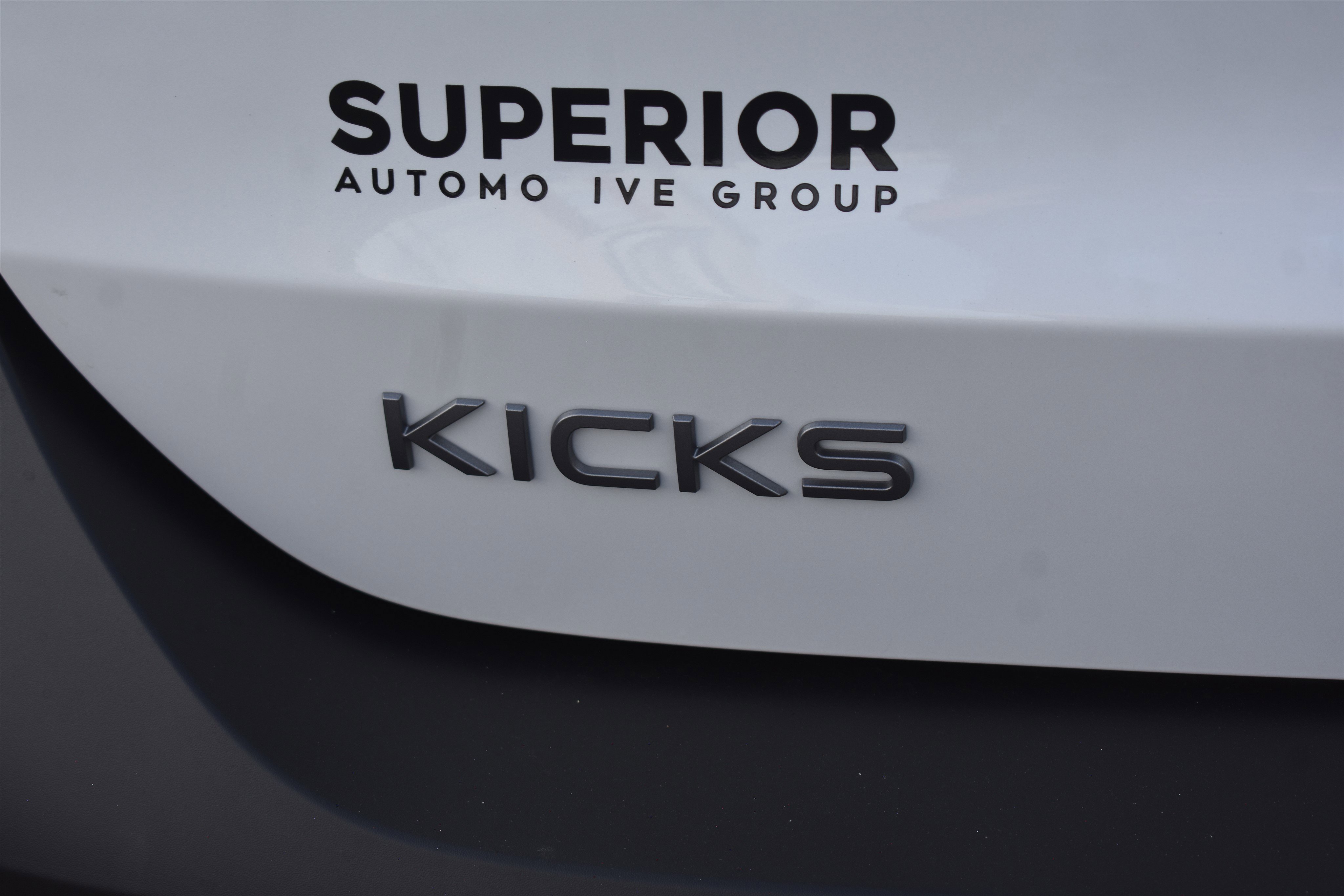 New 2026 Aspen White TriCoat / Super Black Two-tone Nissan SR image 7