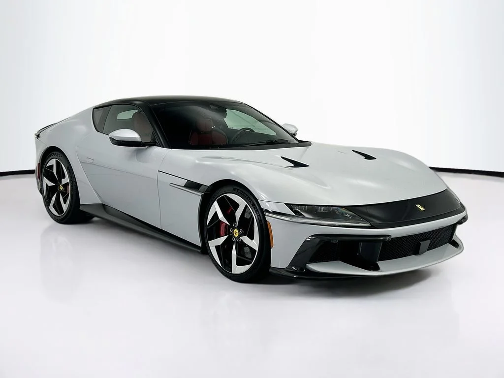 Used 2025 Bianco Artico Ferrari  image 3
